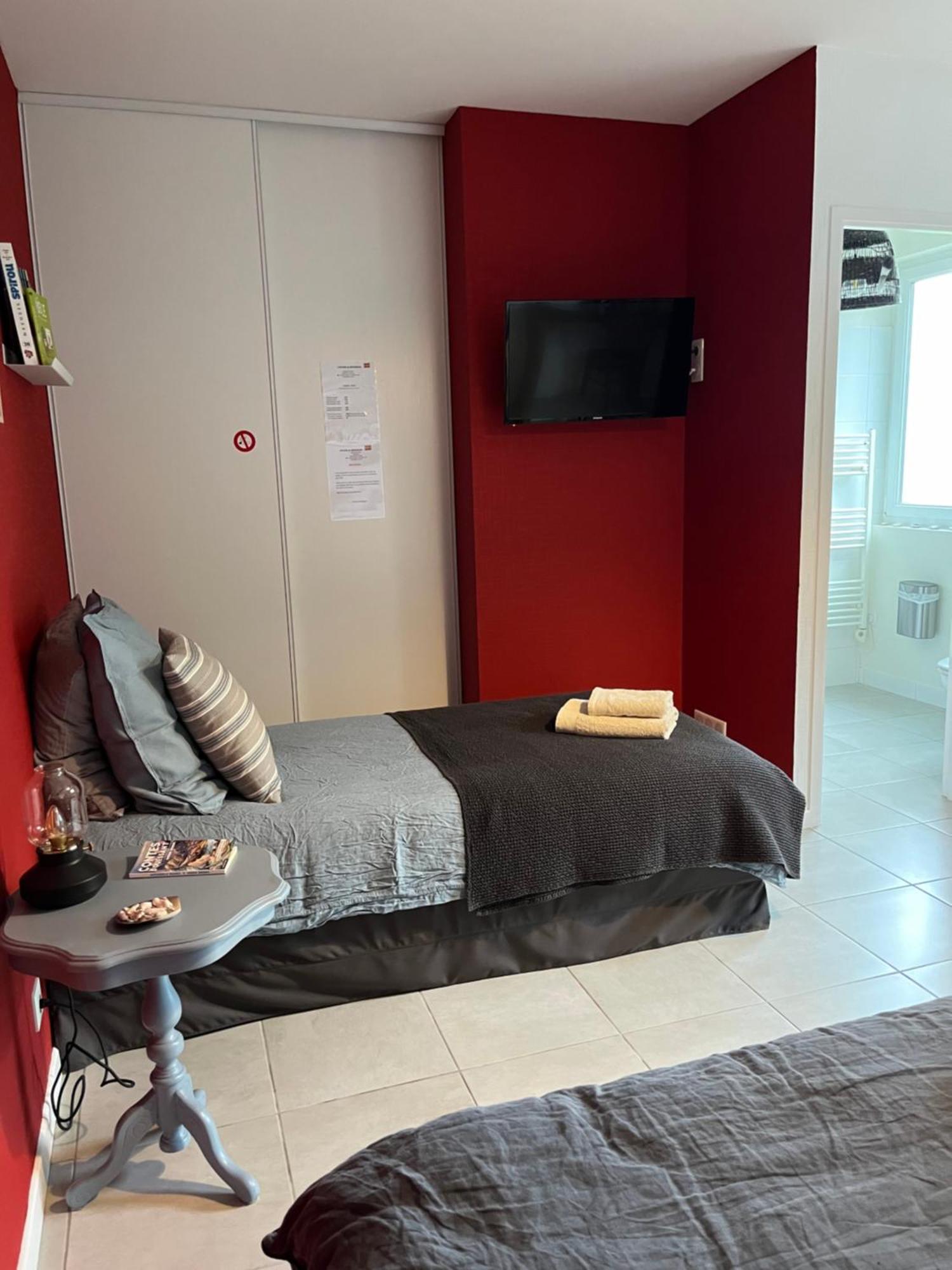 L'Atelier De Mezareun Bed & Breakfast Ushant Exterior foto