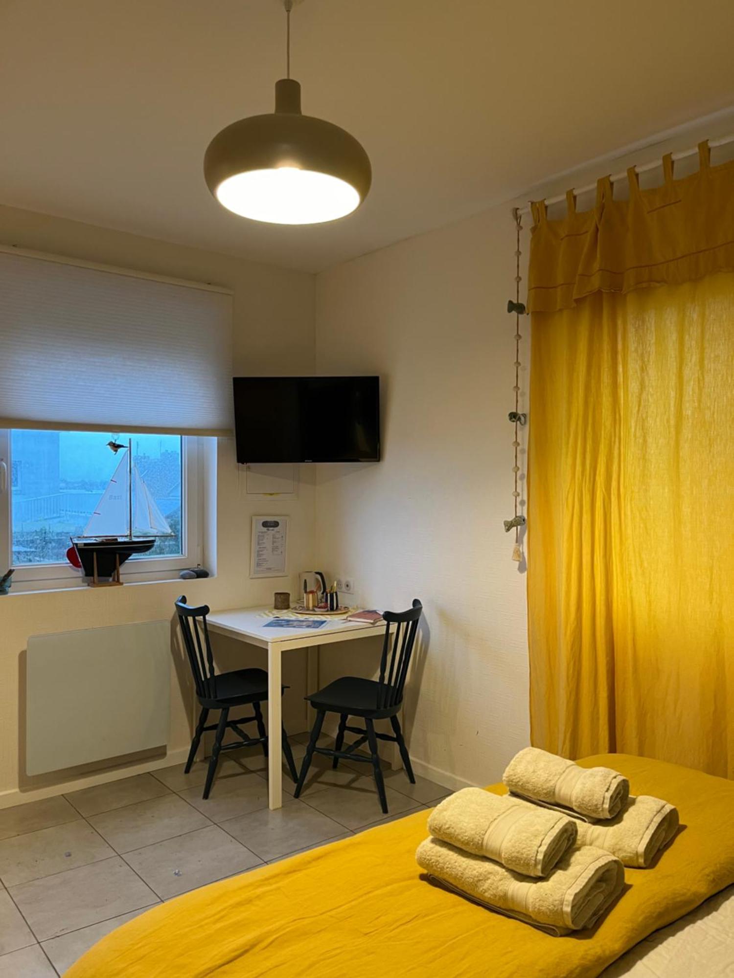 L'Atelier De Mezareun Bed & Breakfast Ushant Exterior foto