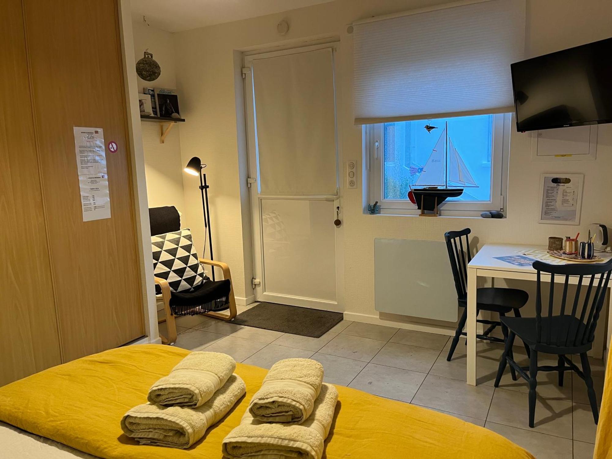 L'Atelier De Mezareun Bed & Breakfast Ushant Exterior foto
