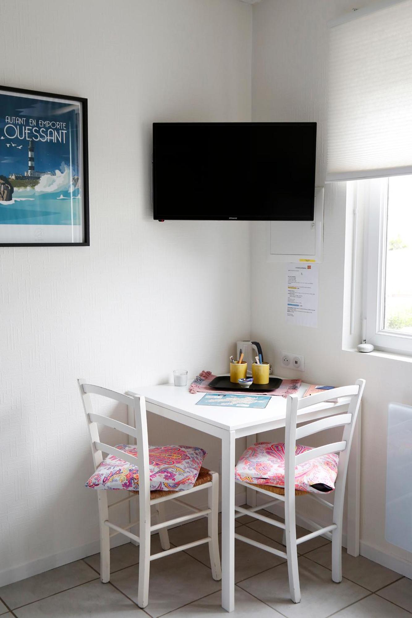 L'Atelier De Mezareun Bed & Breakfast Ushant Exterior foto